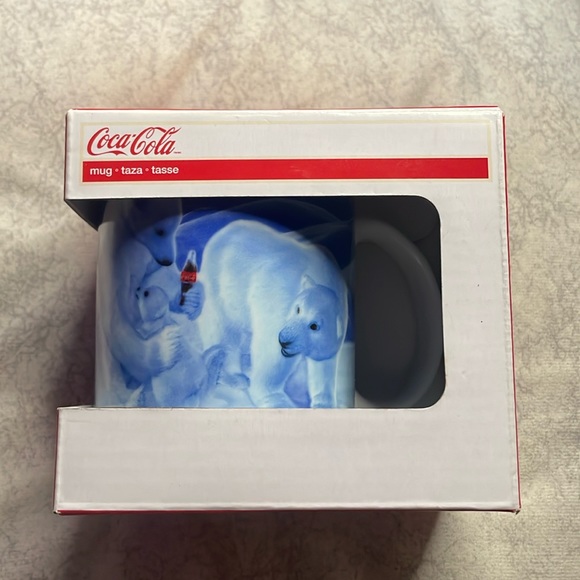 Coca-Cola Polar Bear with Baby 11.5oz Mug 2011 - Picture 2 of 4
